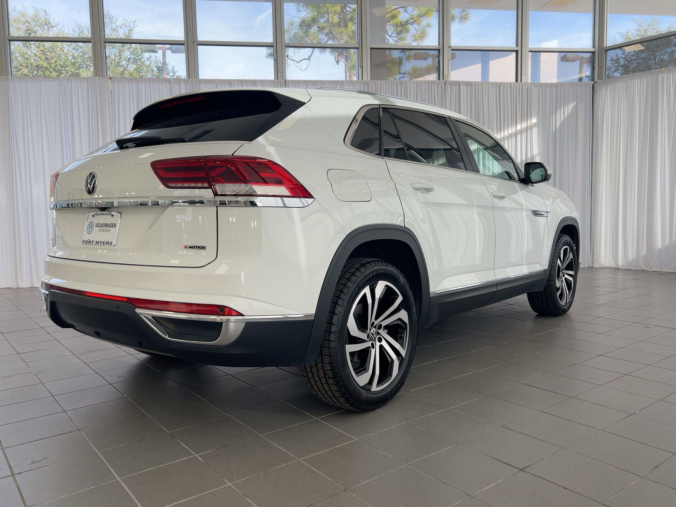 Used 2022 Volkswagen Atlas Cross Sport SEL image 9