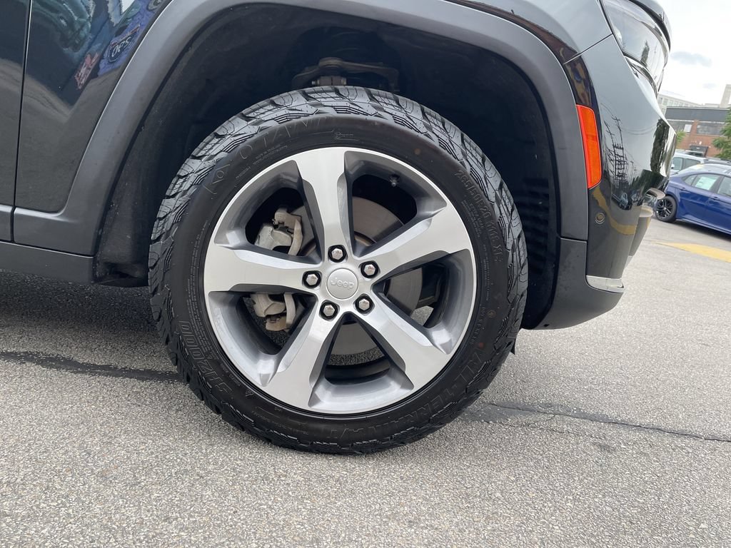 Certified 2023 Jeep Grand Cherokee L Limited w/ Luxury Tech Group II AWD/4WD image 11