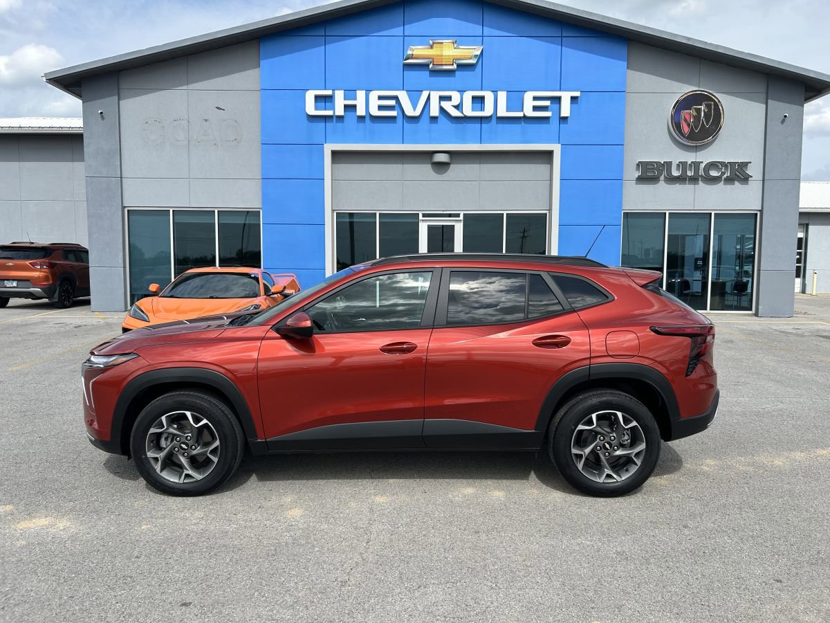 Used 2024 Chevrolet Trax LT w/ Driver Confidence Package image 3