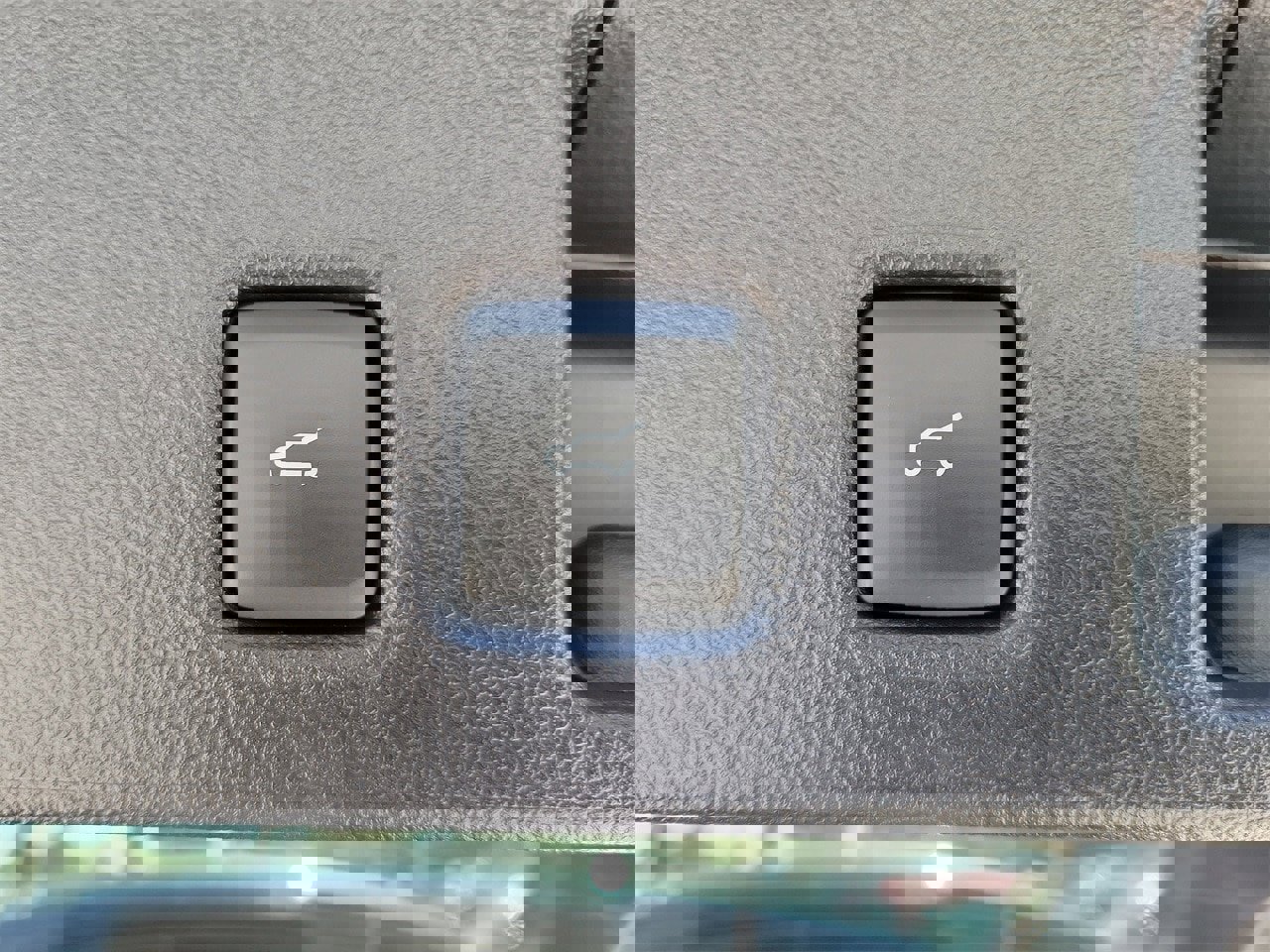 Used 2025 Ford Escape Base w/ Class II Trailer Tow Package image 9