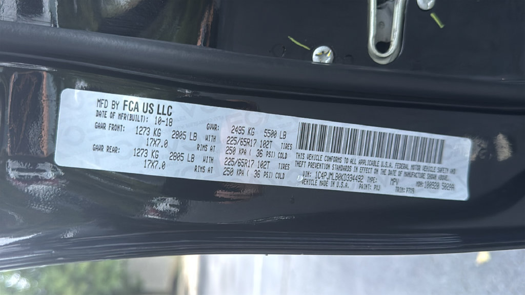 Used 2019 Jeep Cherokee Latitude Plus w/ Cold Weather Group AWD/4WD image 33