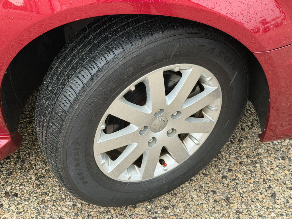 Used 2012 Chrysler Town & Country Touring-L w/ Driver Convenience Group FWD image 8