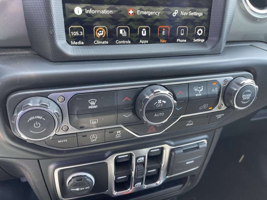 Used 2022 Jeep Wrangler Unlimited Sahara AWD/4WD image 19