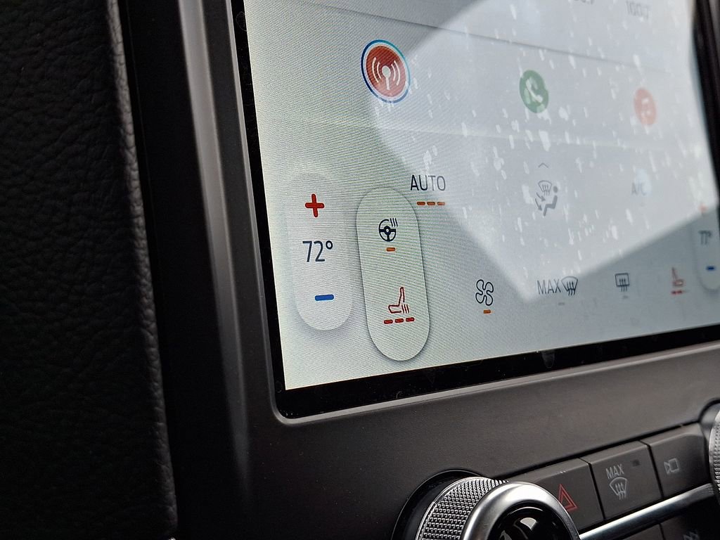 Used 2024 Ford Edge Titanium image 18