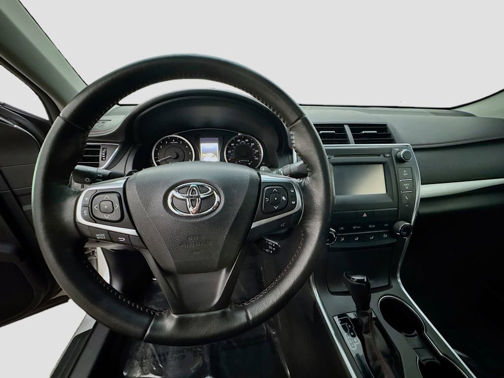 Used 2016 Toyota Camry SE w/ Moonroof Package FWD image 13