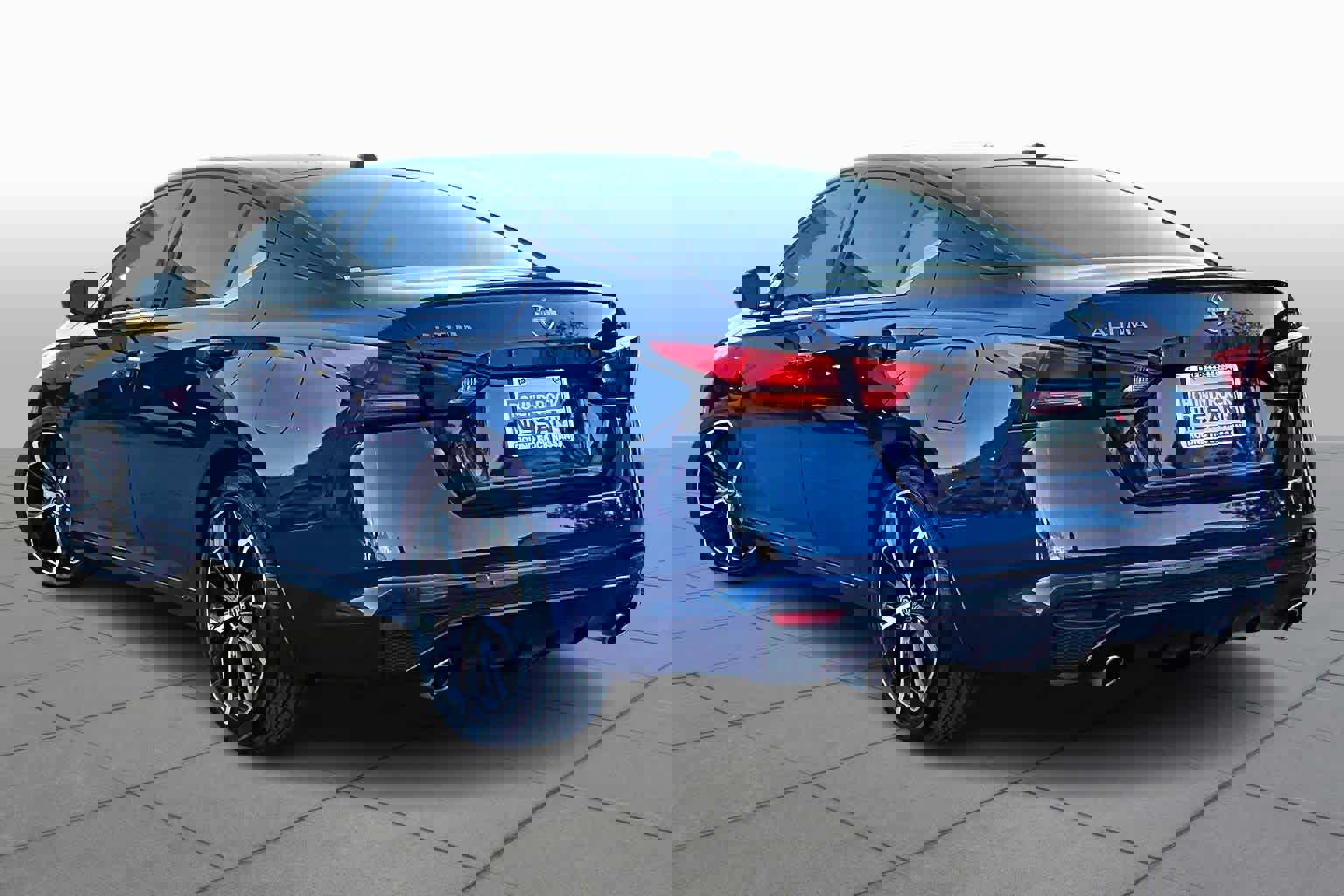 Certified 2024 Nissan Altima 2.5 SR image 11