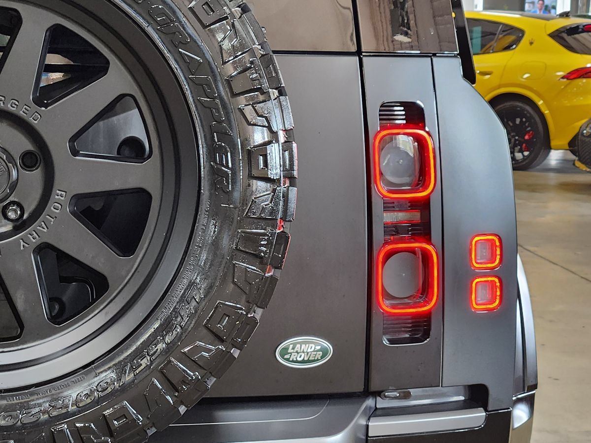Used 2022 Land Rover Defender 110 V8 AWD/4WD image 29