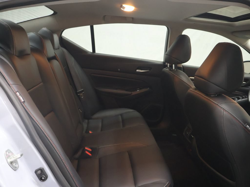 Used 2023 Nissan Altima 2.0 SR FWD image 12