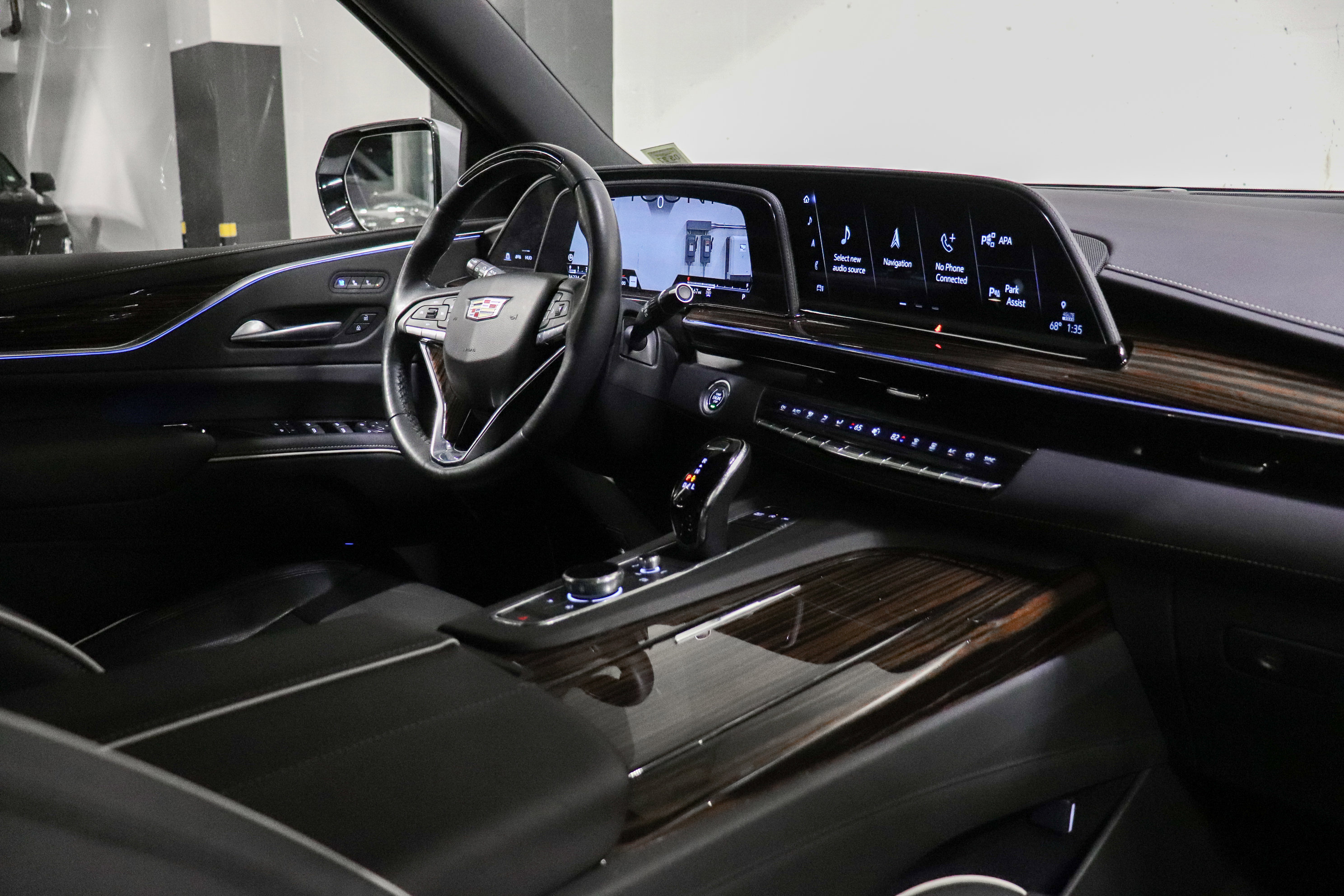 Used 2023 Cadillac Escalade ESV Premium Luxury AWD/4WD image 30
