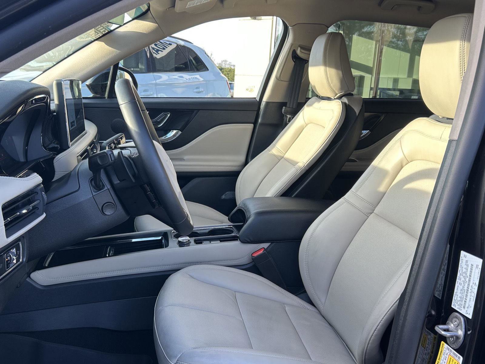 Used 2025 Lincoln Corsair AWD w/ Equipment Group 101A image 14