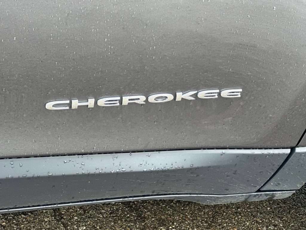 Used 2022 Jeep Cherokee Latitude Lux AWD/4WD image 32