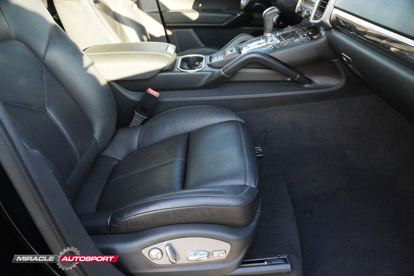 Used 2014 Porsche Cayenne Turbo image 31