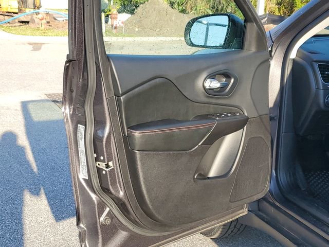 Used 2020 Jeep Cherokee Trailhawk w/ Technology Group image 17