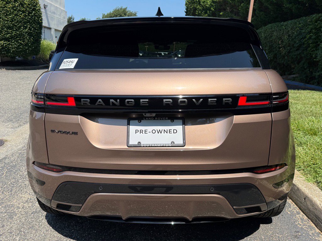 Used 2025 Land Rover Range Rover Evoque Dynamic SE image 4