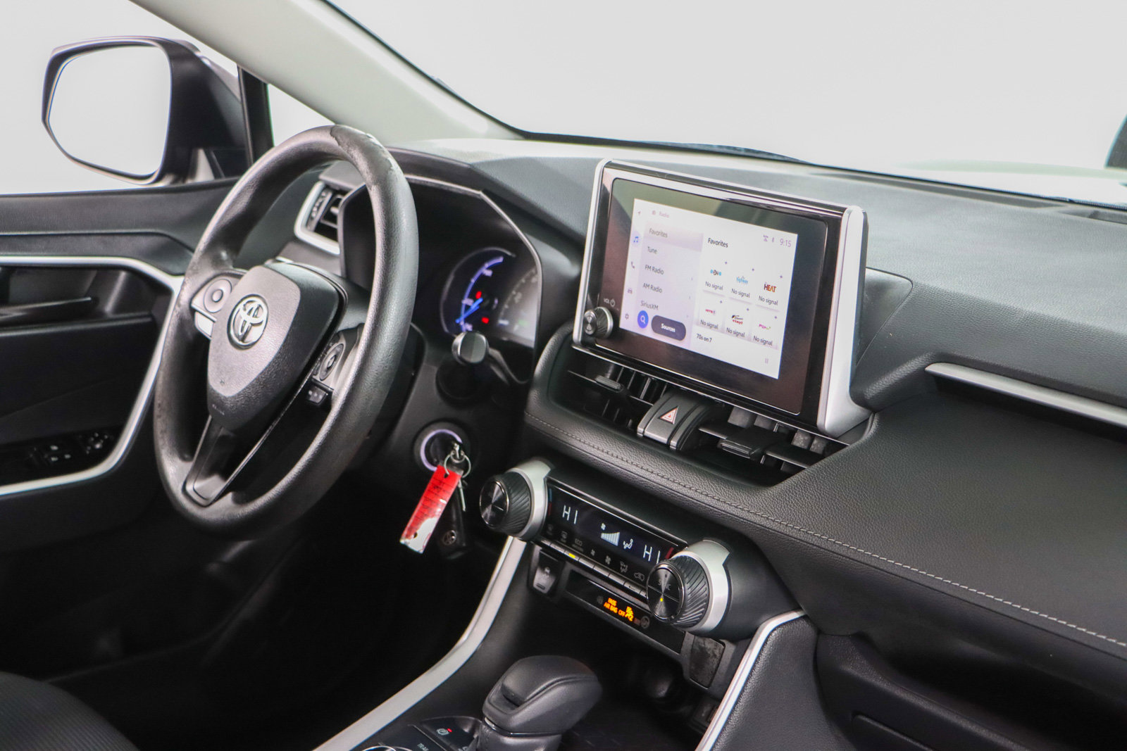 Used 2023 Toyota RAV4 LE AWD/4WD image 25
