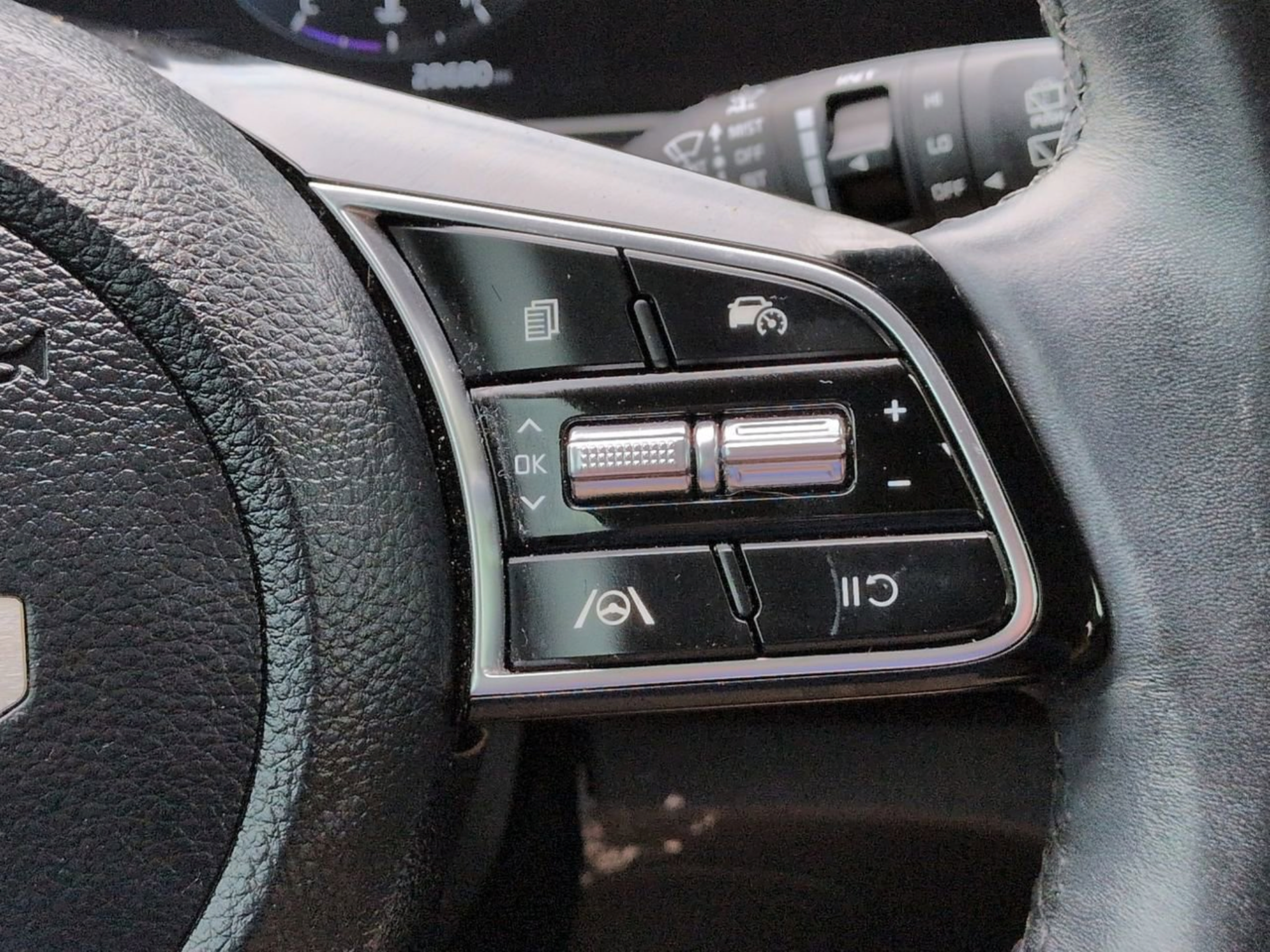 Certified 2024 Kia Seltos EX FWD image 31