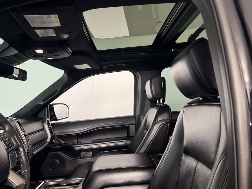 Used 2020 Ford Expedition XLT w/ Equipment Group 202A AWD/4WD image 16