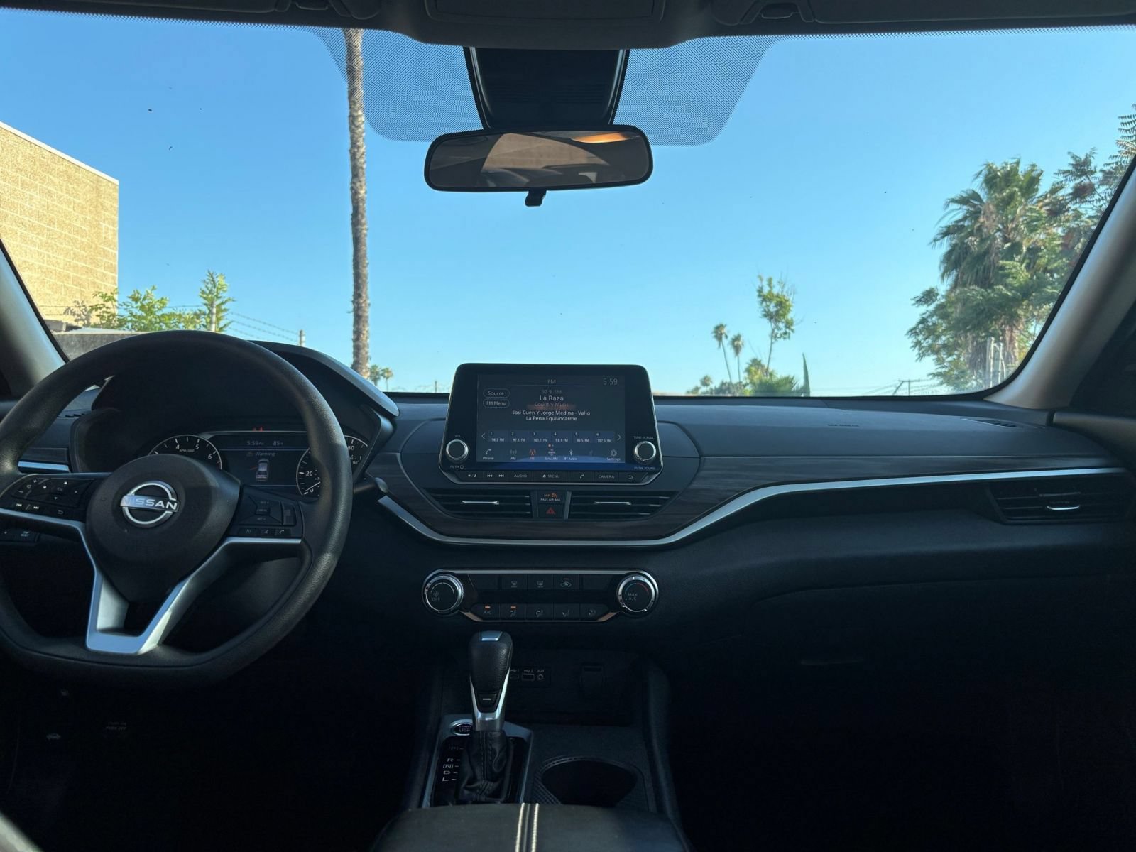 Used 2025 Nissan Altima 2.5 SV FWD image 33