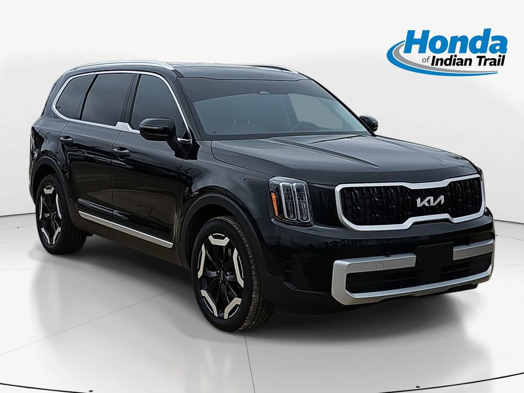 Used 2024 Kia Telluride EX w/ EX Captain's Chair Package image 1