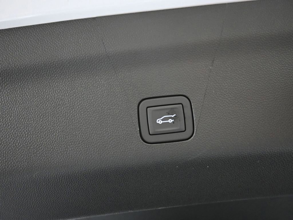 New 2026 GMC Yukon Denali AWD/4WD image 13