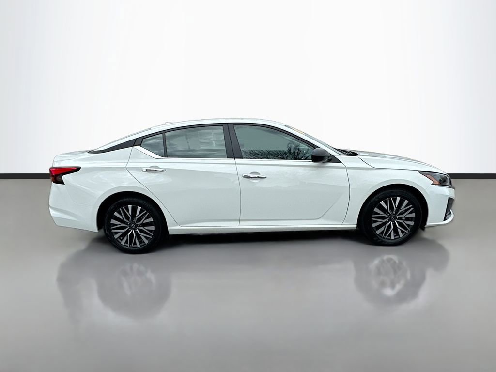 Used 2025 Nissan Altima 2.5 SV image 9