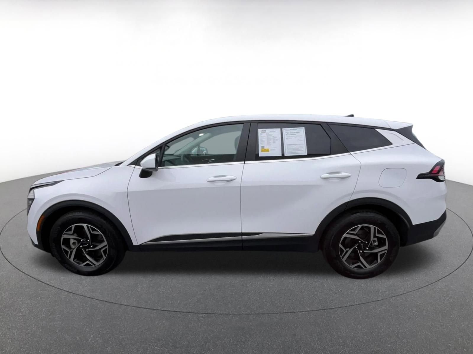 Used 2025 Kia Sportage LX FWD image 8