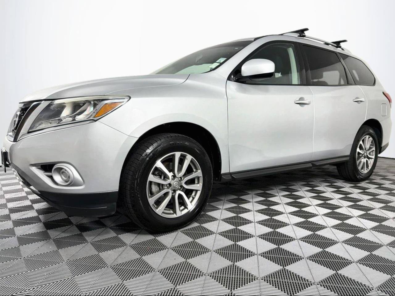 Used 2013 Nissan Pathfinder SV AWD/4WD image 6