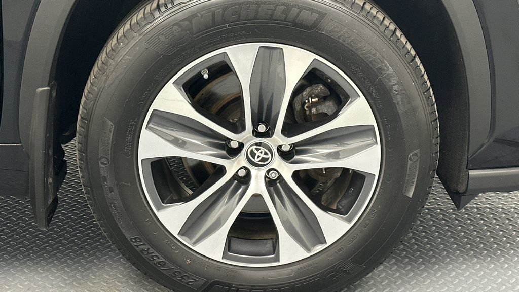 Certified 2023 Toyota Highlander XLE AWD/4WD image 19