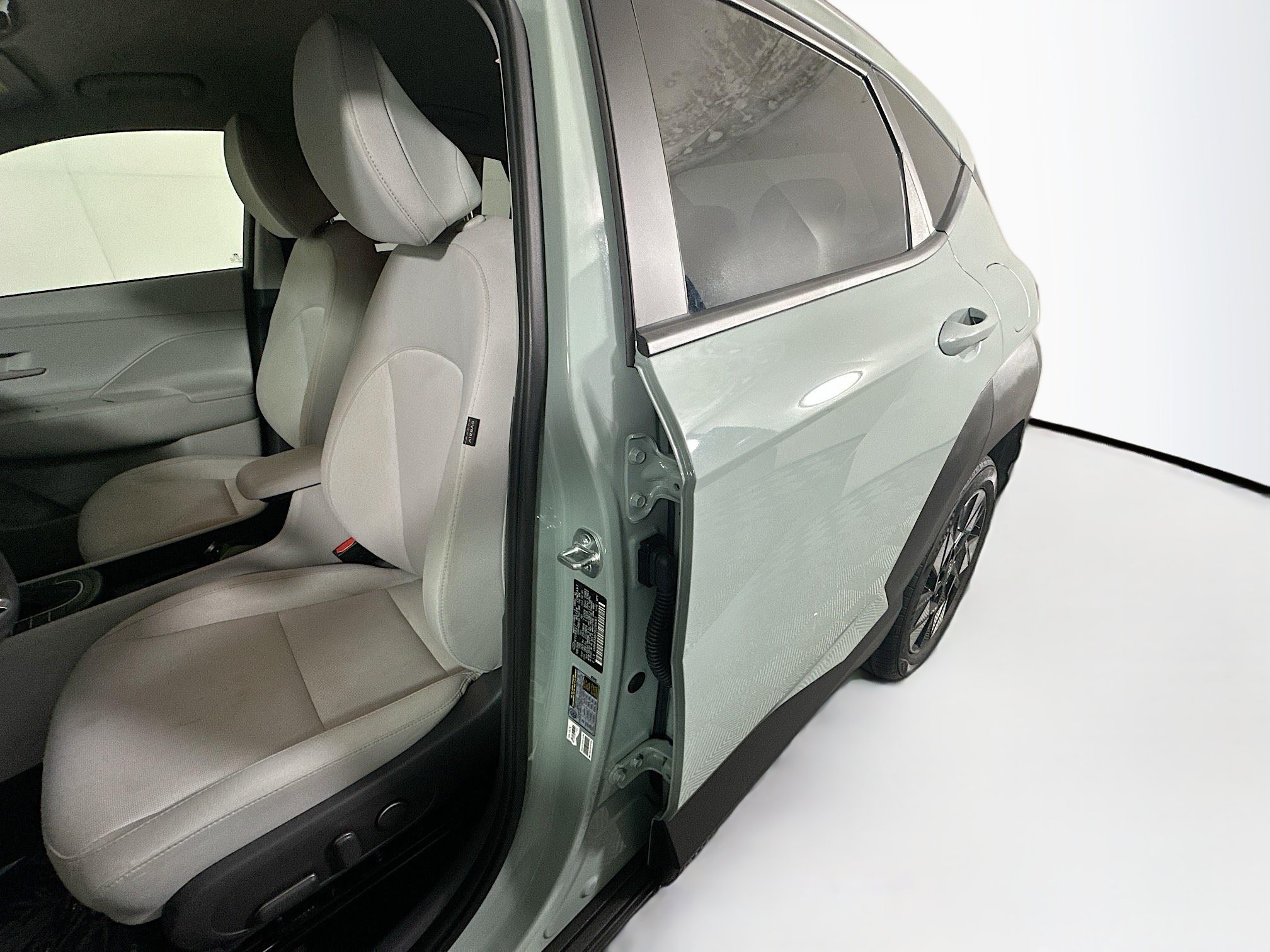 Used 2025 Hyundai Kona SEL FWD image 12