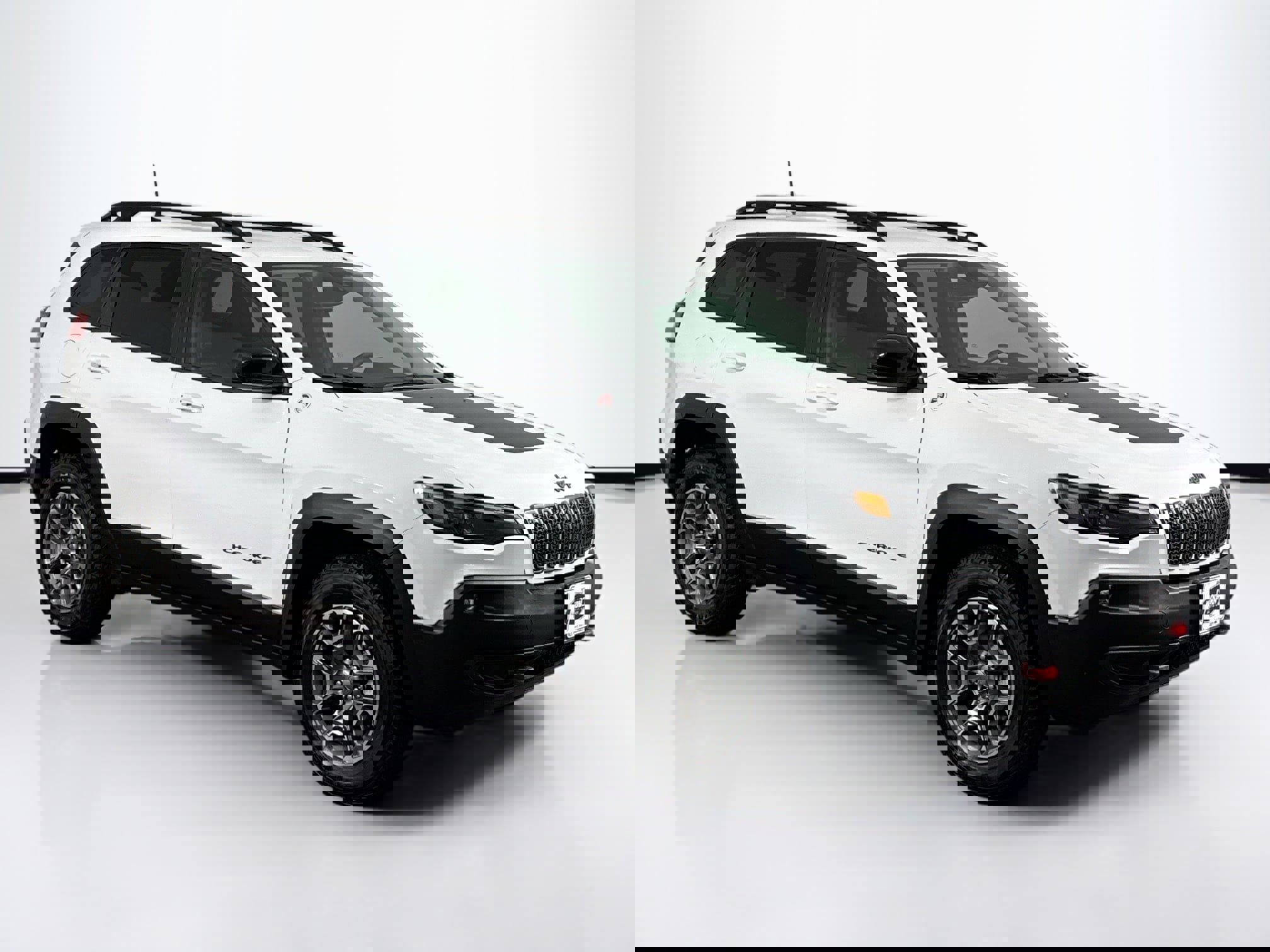 Used 2022 Jeep Cherokee Trailhawk image 2