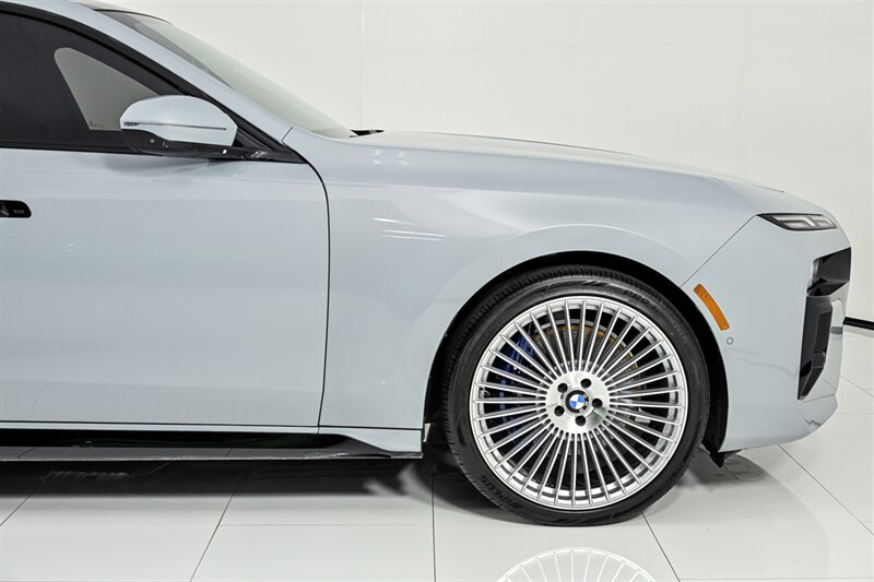Used 2024 BMW 760i xDrive AWD/4WD image 17