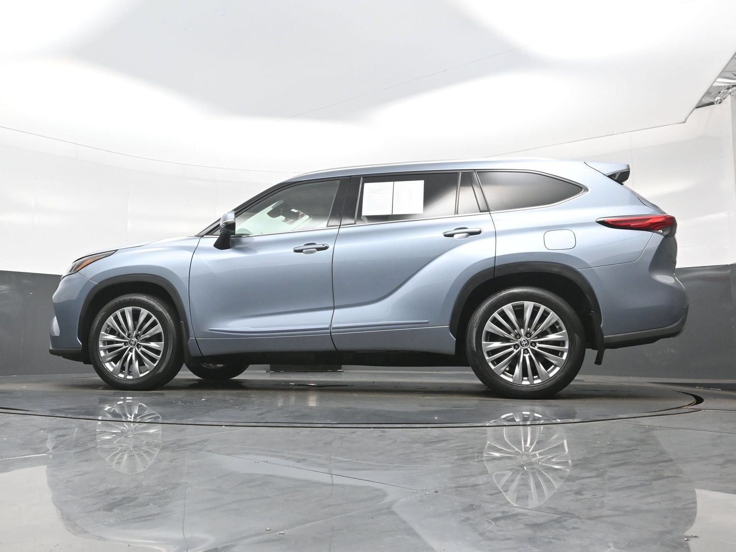 Used 2023 Toyota Highlander Platinum AWD/4WD image 33