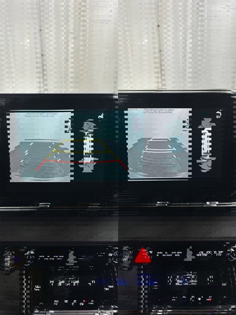 Used 2022 Kia Carnival EX image 21