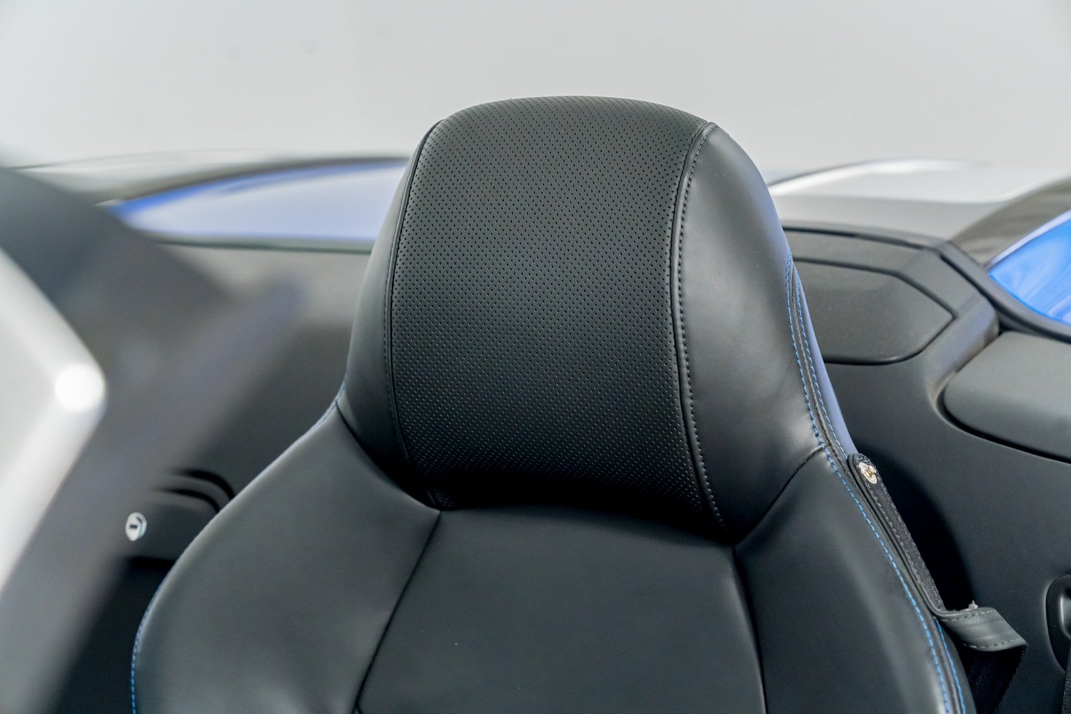 Used 2021 Audi R8 V10 w/ Premium Package RWD image 35
