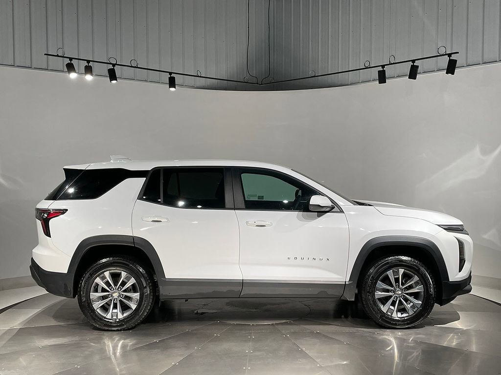 Used 2026 Chevrolet Equinox LT w/ Convenience Package II image 10