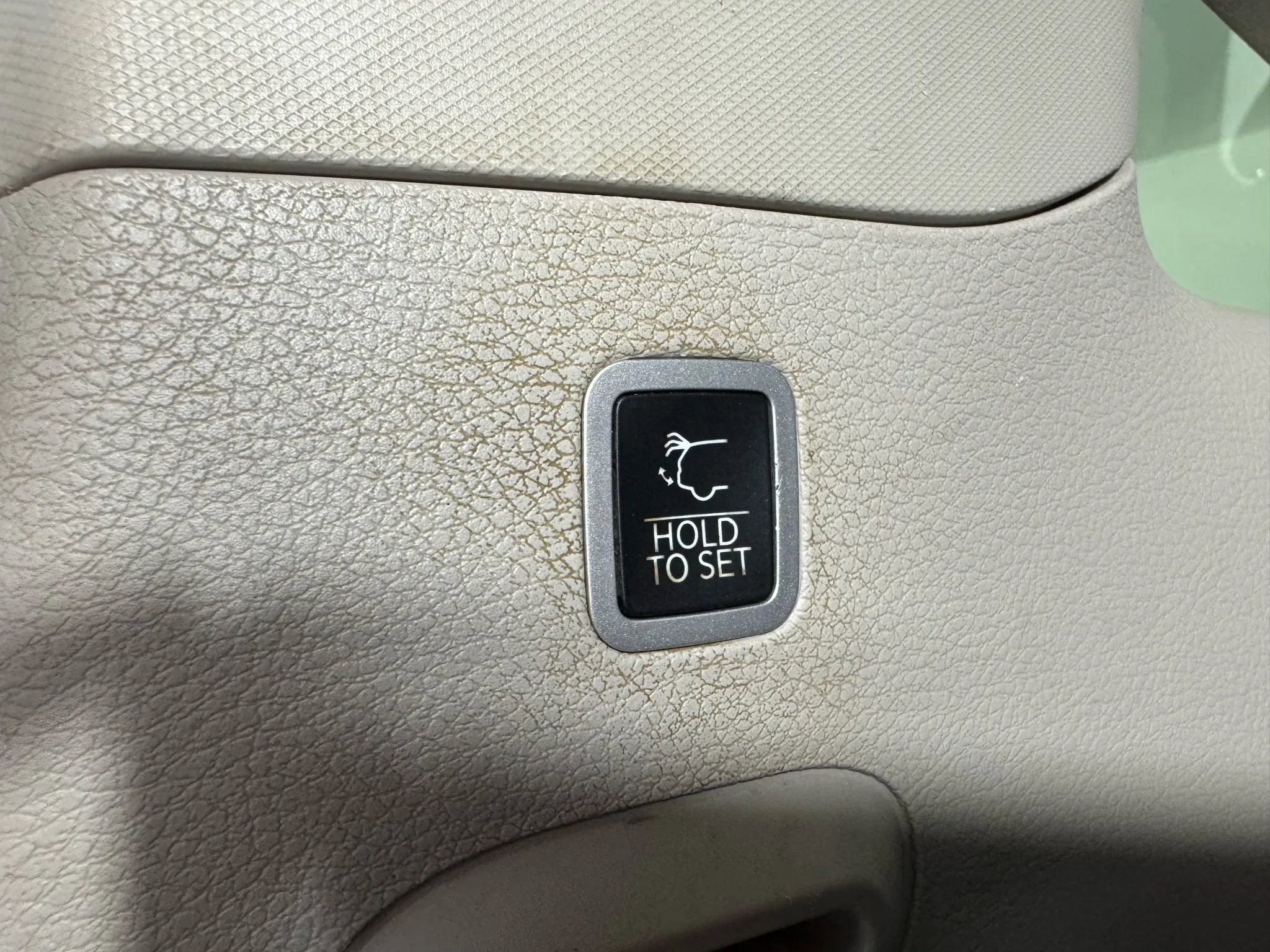 Used 2023 Jeep Grand Wagoneer 4WD w/ Flexible Seating Group image 28