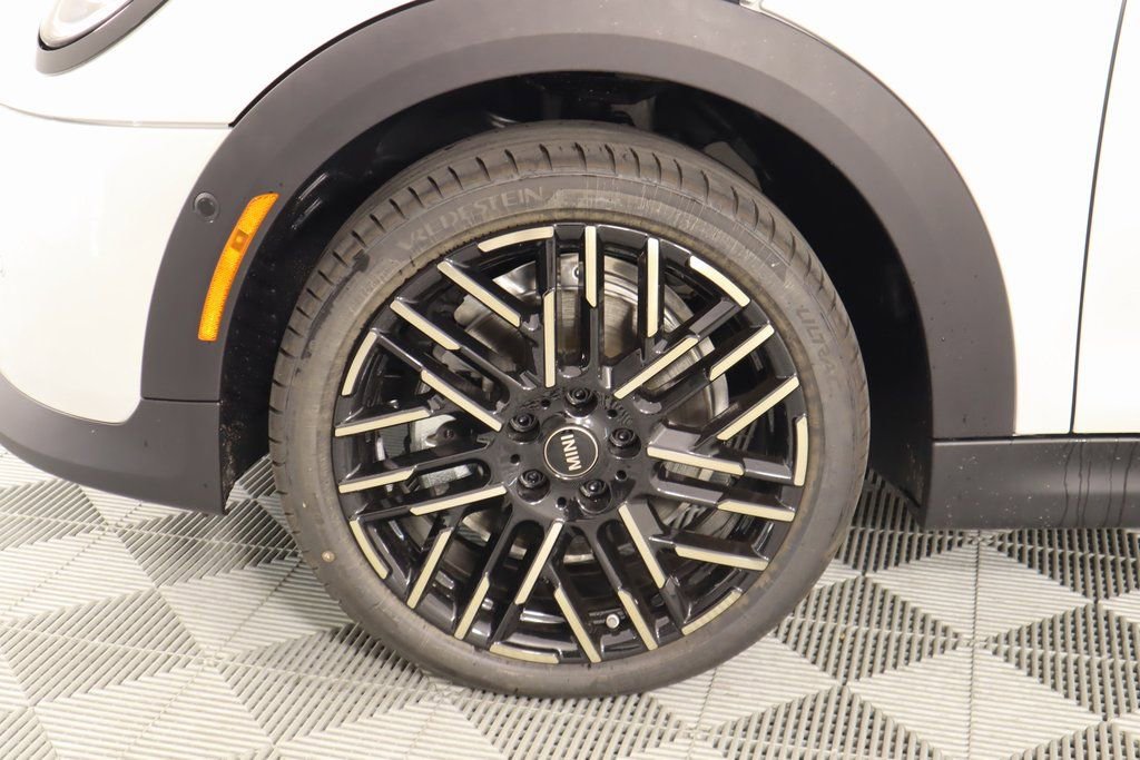 New 2025 MINI Cooper 2-Door Hardtop image 18