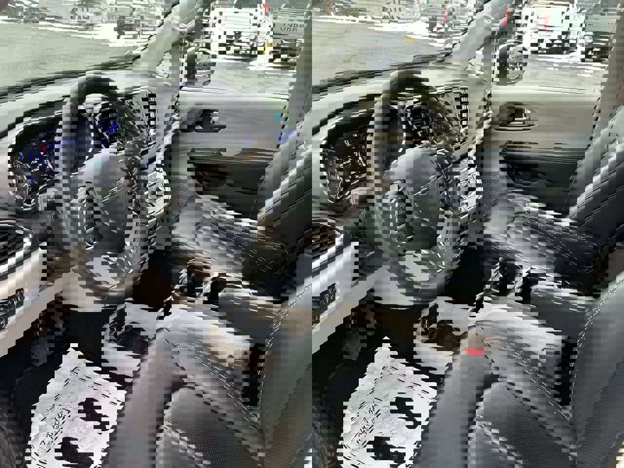 Used 2023 Chrysler Pacifica Touring-L image 23