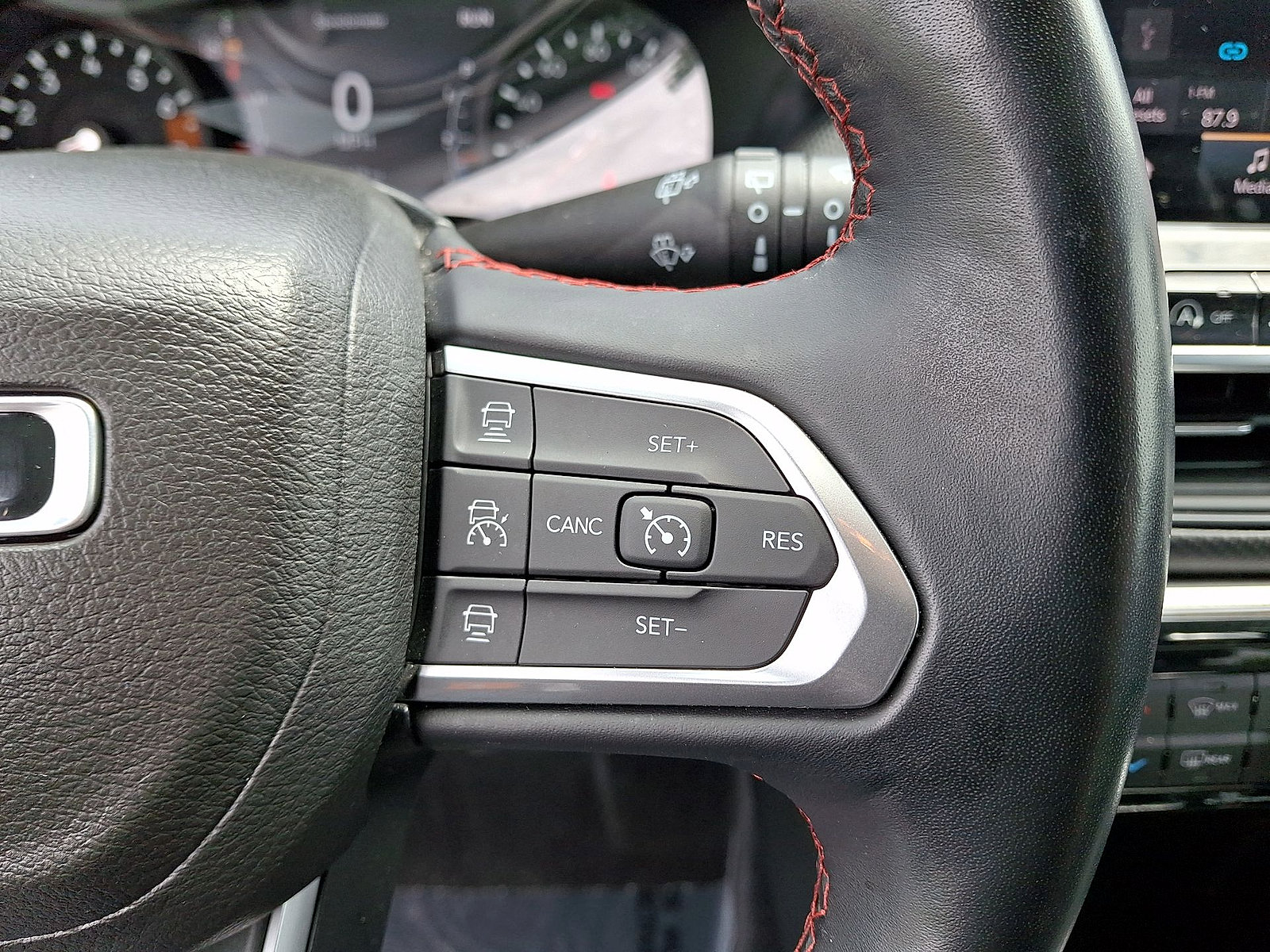 Used 2022 Jeep Compass Trailhawk w/ Trailhawk Convenience Group AWD/4WD image 18