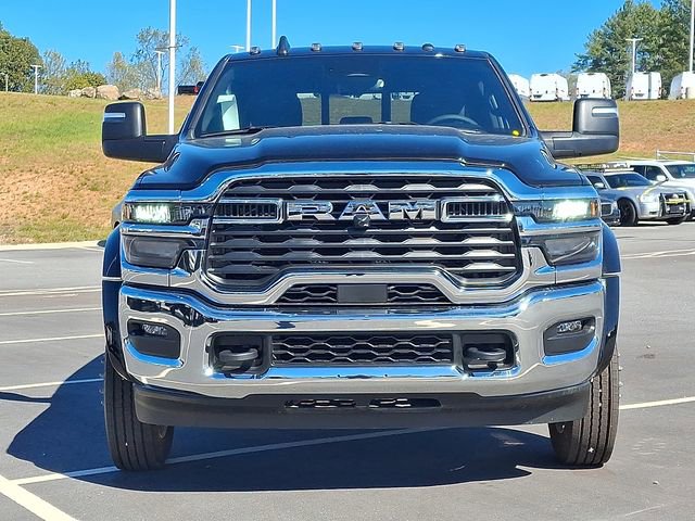 Used 2025 RAM 5500 4x4 Crew Cab image 2
