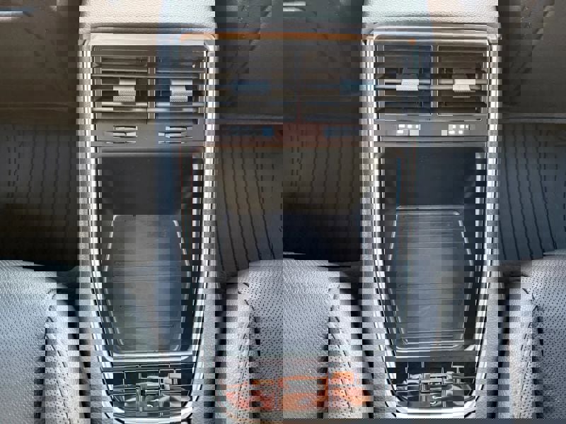 Used 2018 Porsche Panamera 4 w/ Premium Package image 18