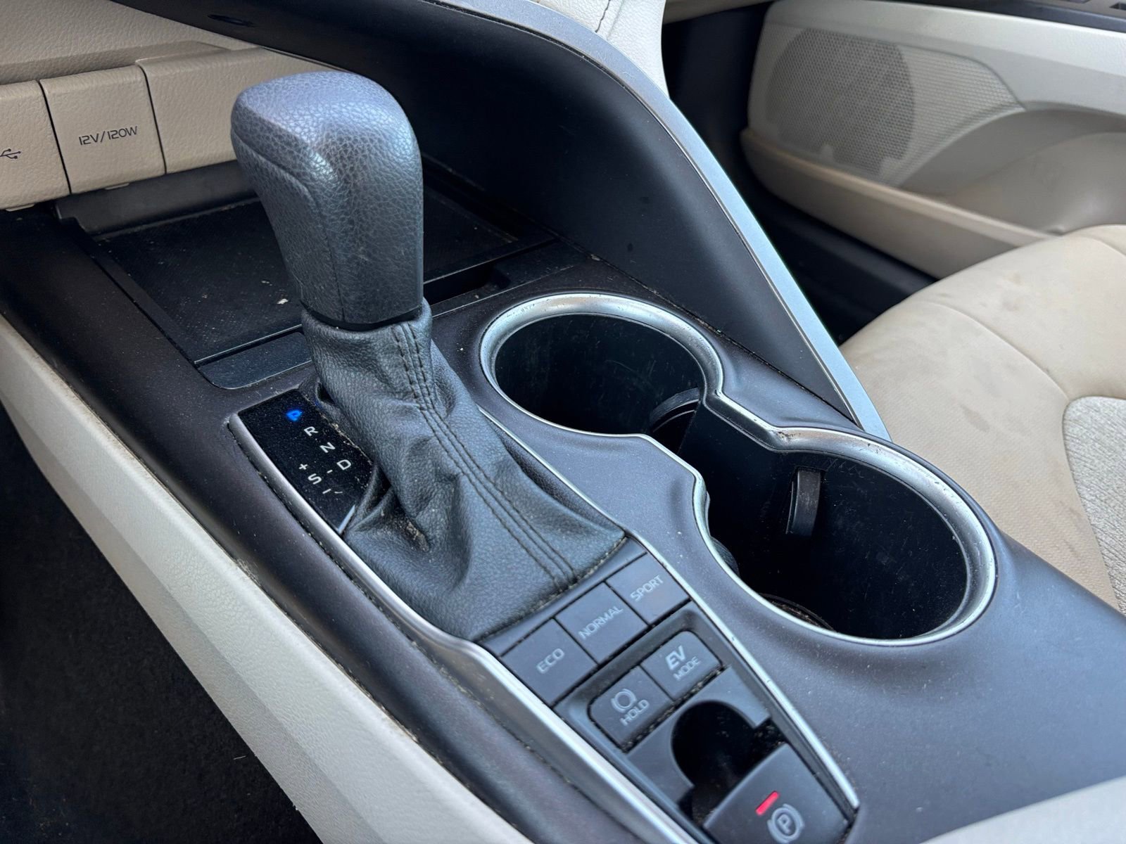 Used 2022 Toyota Camry LE FWD image 8