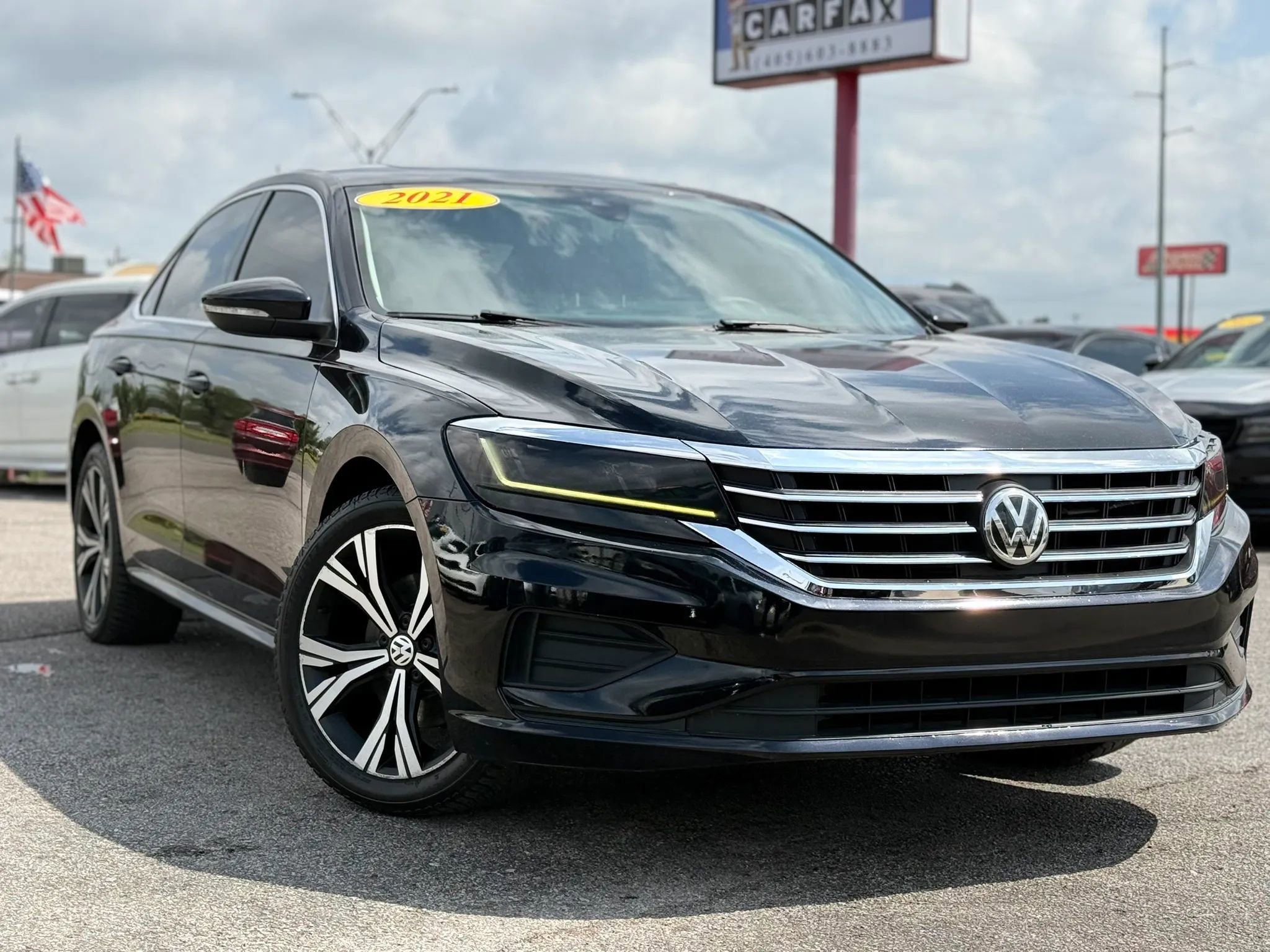 Used 2021 Volkswagen Passat 2.0T SE FWD image 2