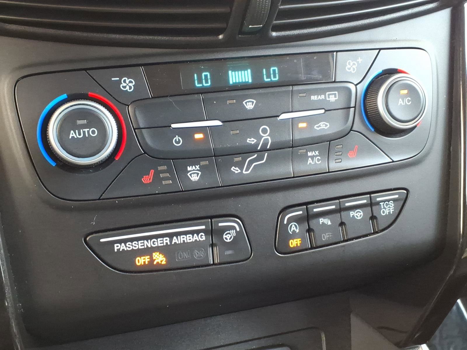 Used 2018 Ford Escape Titanium w/ Ford Safe & Smart Package FWD image 29