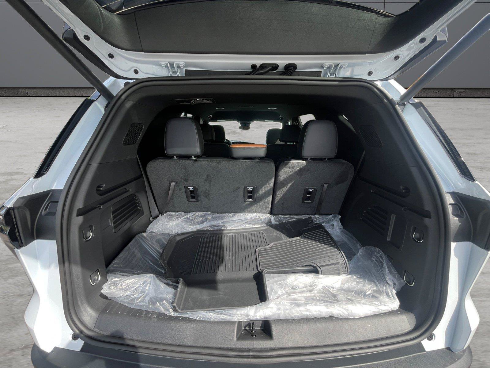 New 2027 Chevrolet Traverse Z71 w/ Enhanced Driving Package AWD/4WD image 19