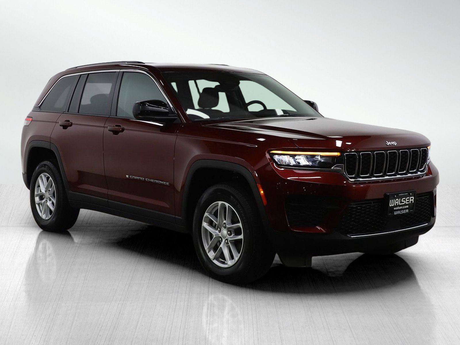 Used 2023 Jeep Grand Cherokee Laredo w/ Luxury Tech Group I image 7