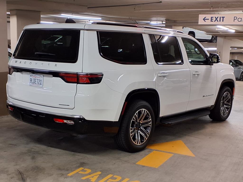 Used 2024 Jeep Wagoneer Series II w/ Flexible Seating Group image 4