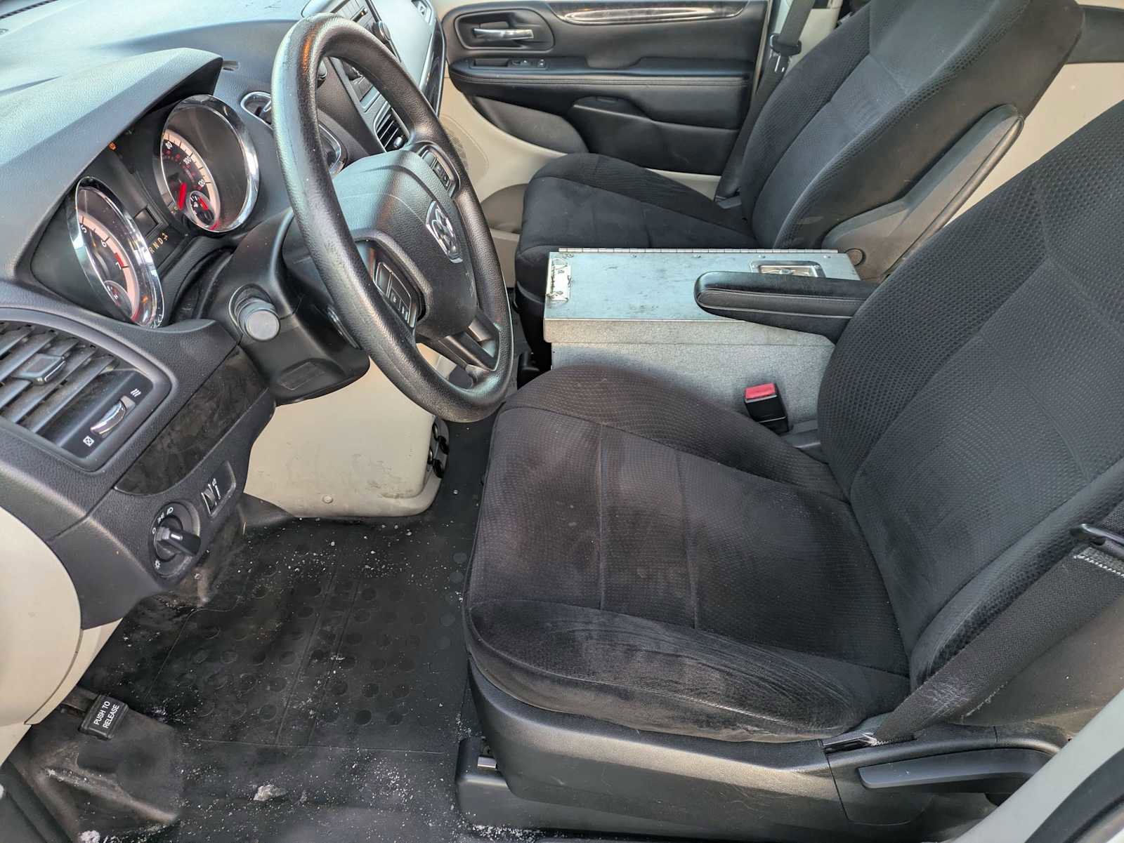 Used 2013 RAM C/V Tradesman image 12