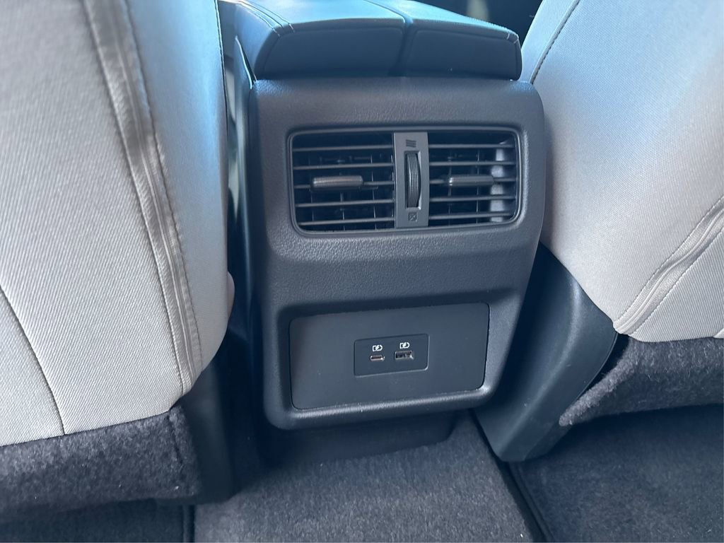 Used 2023 Nissan Rogue SV image 33