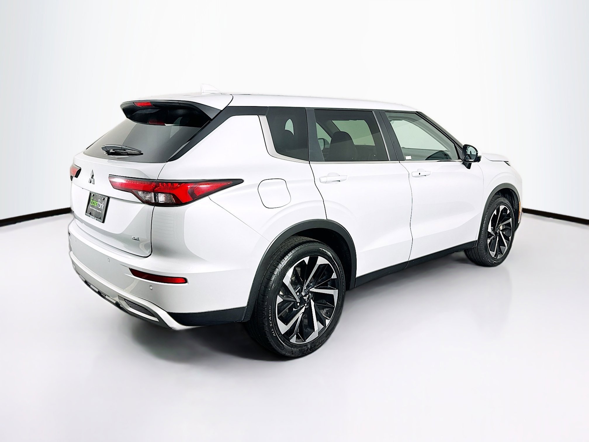 Used 2024 Mitsubishi Outlander SE image 9